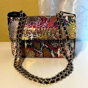 NWT BVantas Multi Crossbody